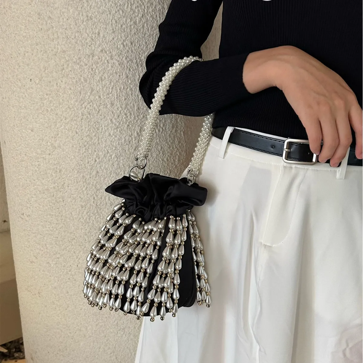 

2025 новейшая бархатная атласная трансформируемая сумка-тоут ручной работы с бусинами Artisan