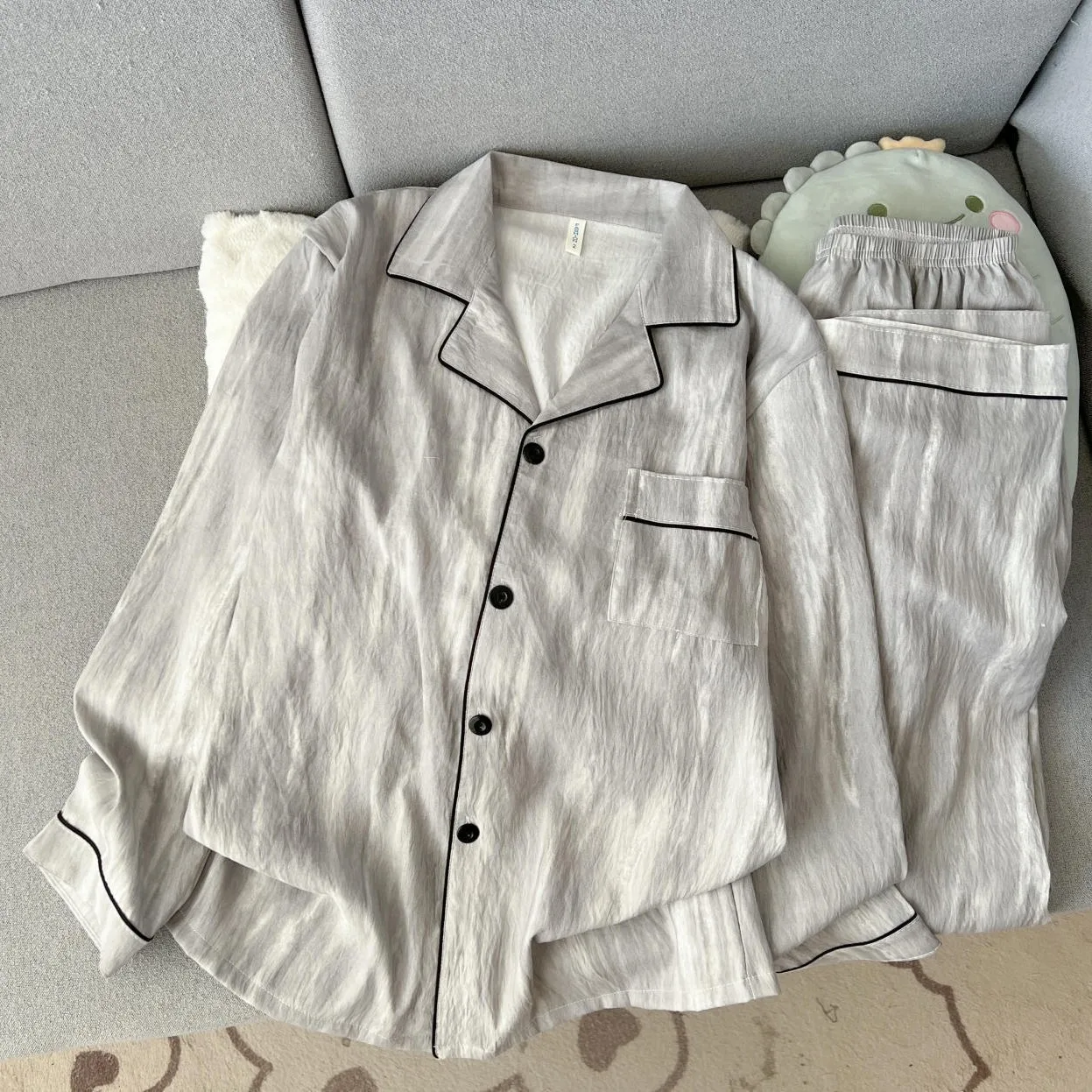 Men's Pajamas for Spring and Autumn Simple Loose Fitting Suitable for Young People to Wear Long Sleeved Cardigan Home Suit
