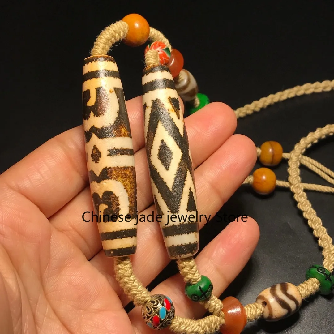 Tibetan pulp-coated calcified old agate Duobao dzi bead necklace, hand-held oily old gas full of weathering invisible Guanyin dz