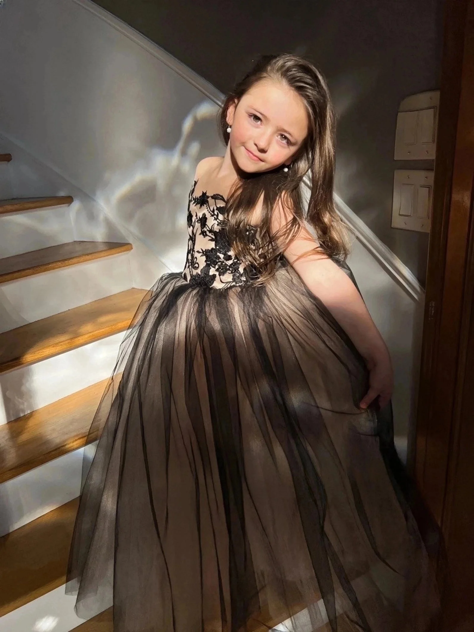 

Pretty Dress Flower Girl Dress Princess Lace Floral Appqulies Tulle Fluffy Skirt Floor Length Ball Gowns Comuunion Party