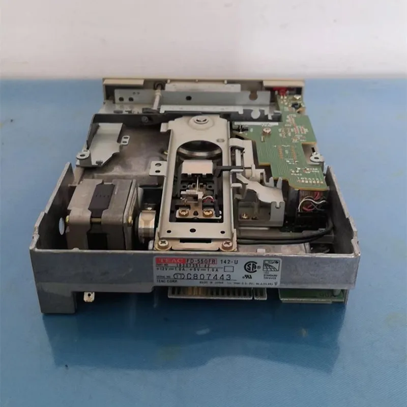 The original teac FD-55GF/BR 5.25 inch floppy drive supports 5.25 inch floppy disk reading