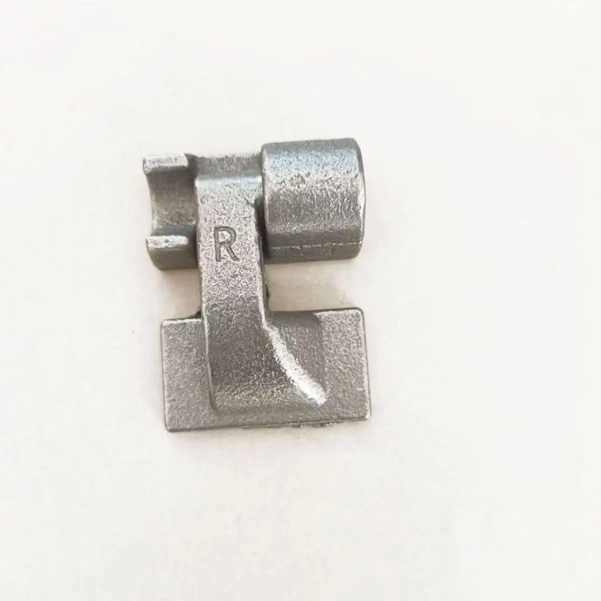 Heavy‑Duty Cast Steel Weld‑On Hinge, Detachable Double‑Sided Shaft Hinge for High‑Side Semi‑Trailer Flatbed Truck Cargo Box Part