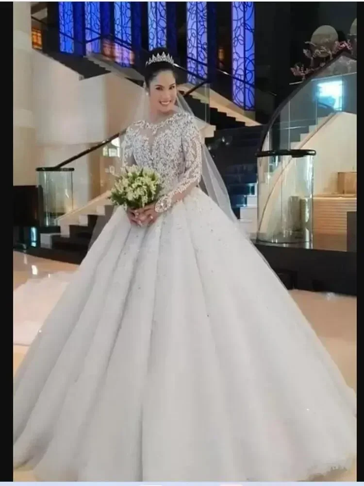 ชุดแต่งงานทรงบอลกาวน์ประดับลูกปัดแบบสั่งทำพิเศษ แขนยาว ชายกระโปรงทรง Cathedral  ไซส์พลัส