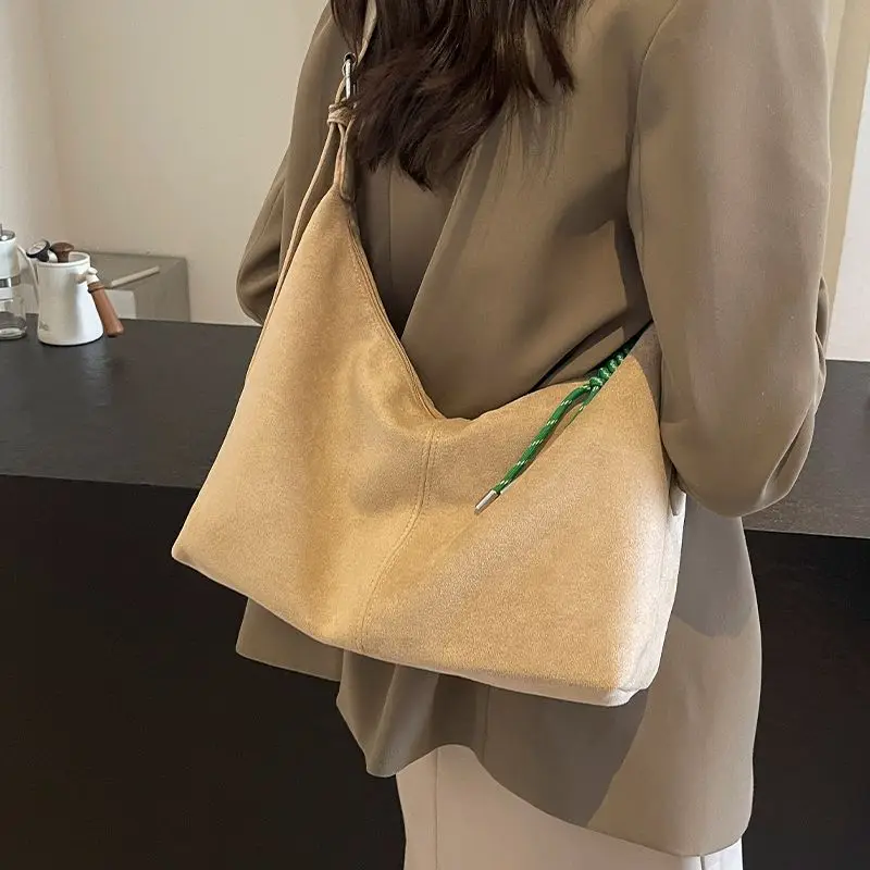 Fall Bag Women's 2024 new suede shoulder bag Large capacity casual fashion Tote bag Advanced sense commuter crossbody