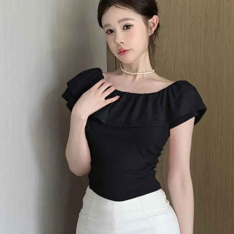 Koszulka damska w stylu koreańskim z jednym ramieniem i krótkim rękawem na lato, modna i seksowna krótka bluzka z odkrytym ramieniem.