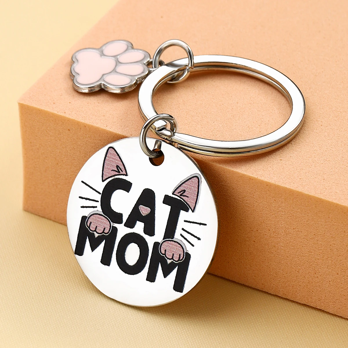 Cat Mom Keychain Gift - Ideal for Mother's Day, Christmas, Thanksgiving, and any holiday, perfect for giving to friends