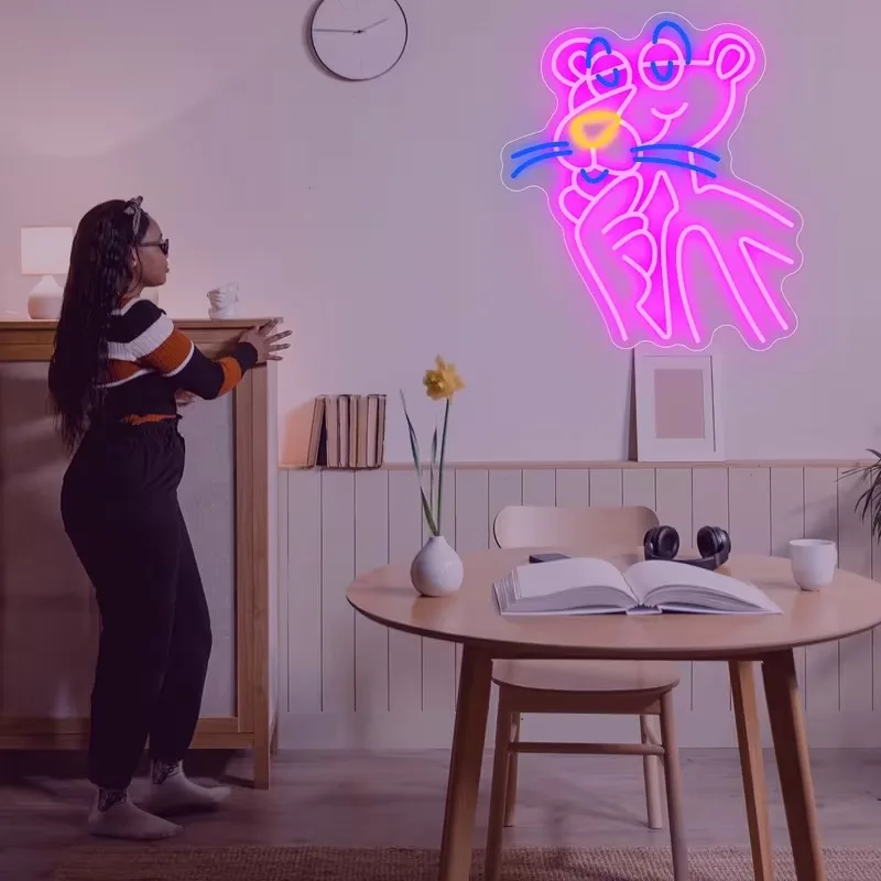 Barre lumineuse LED néon panthère rose, dessin animé, décoration de célébrités d'internet, lumière murale créative d'ambiance pour salle