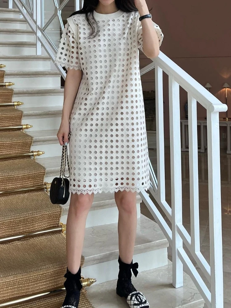 Elegantes Sommerkleid mit Rundhalsausschnitt und ausgehöhltem Design, Nische, lockeres, durchsichtiges, kurzärmliges Kleid für Damen, französische Urlaubs-Robe