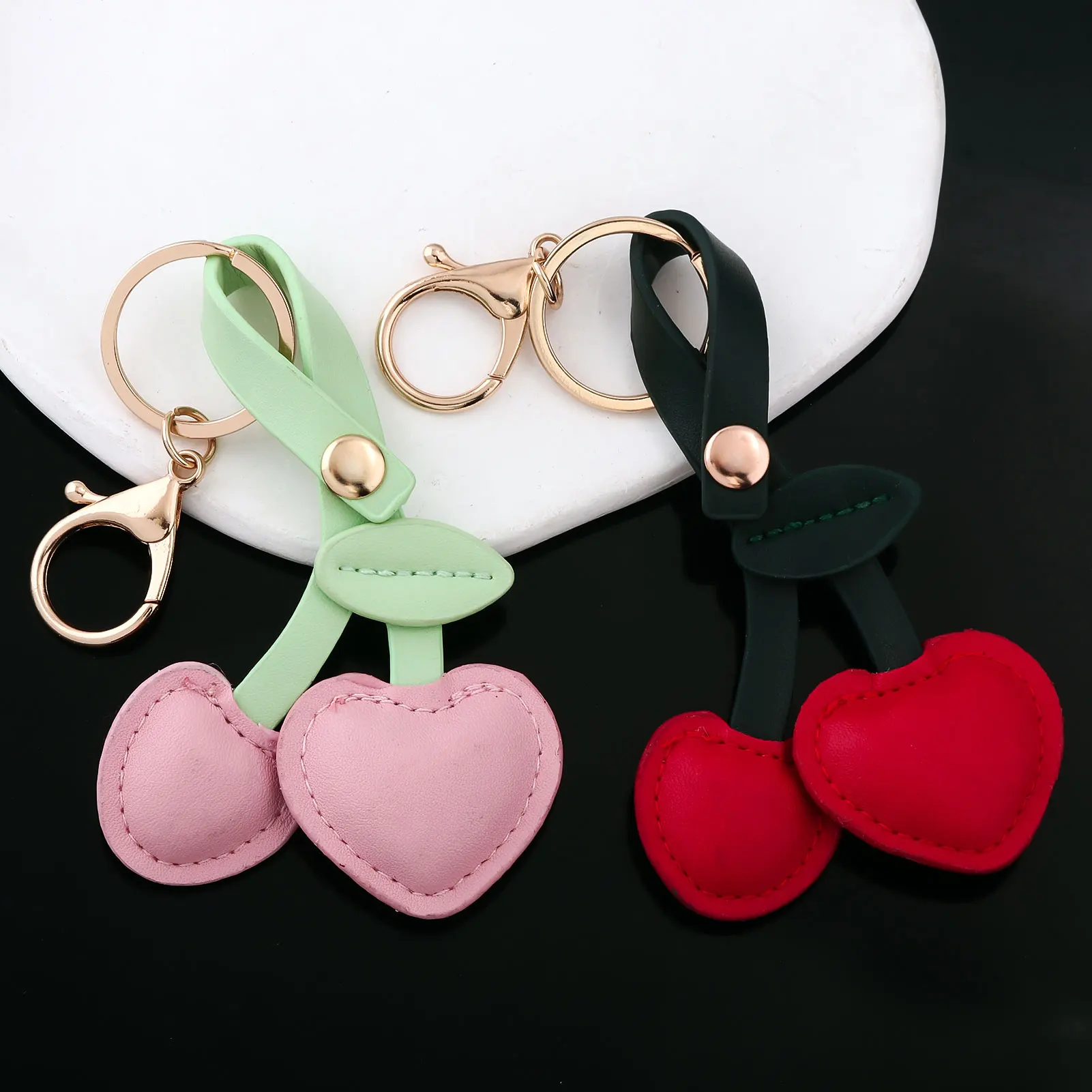 LLavero de cereza de cuero Pu de estilo Pastoral, llavero Retro de cereza de cuero, bolso versátil para mujer, llavero colgante, regalo de joyería