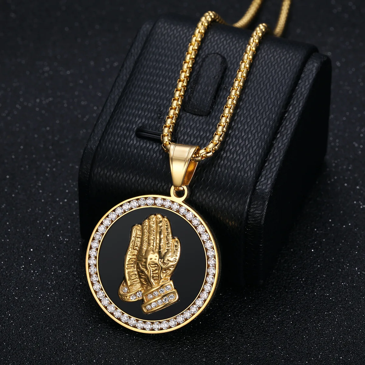 

Besiko Hip Hop 18K Gold Plated Praying Hands Pendant Necklace Zircon Stainless Steel Fashion Jewelry for Men Gifts