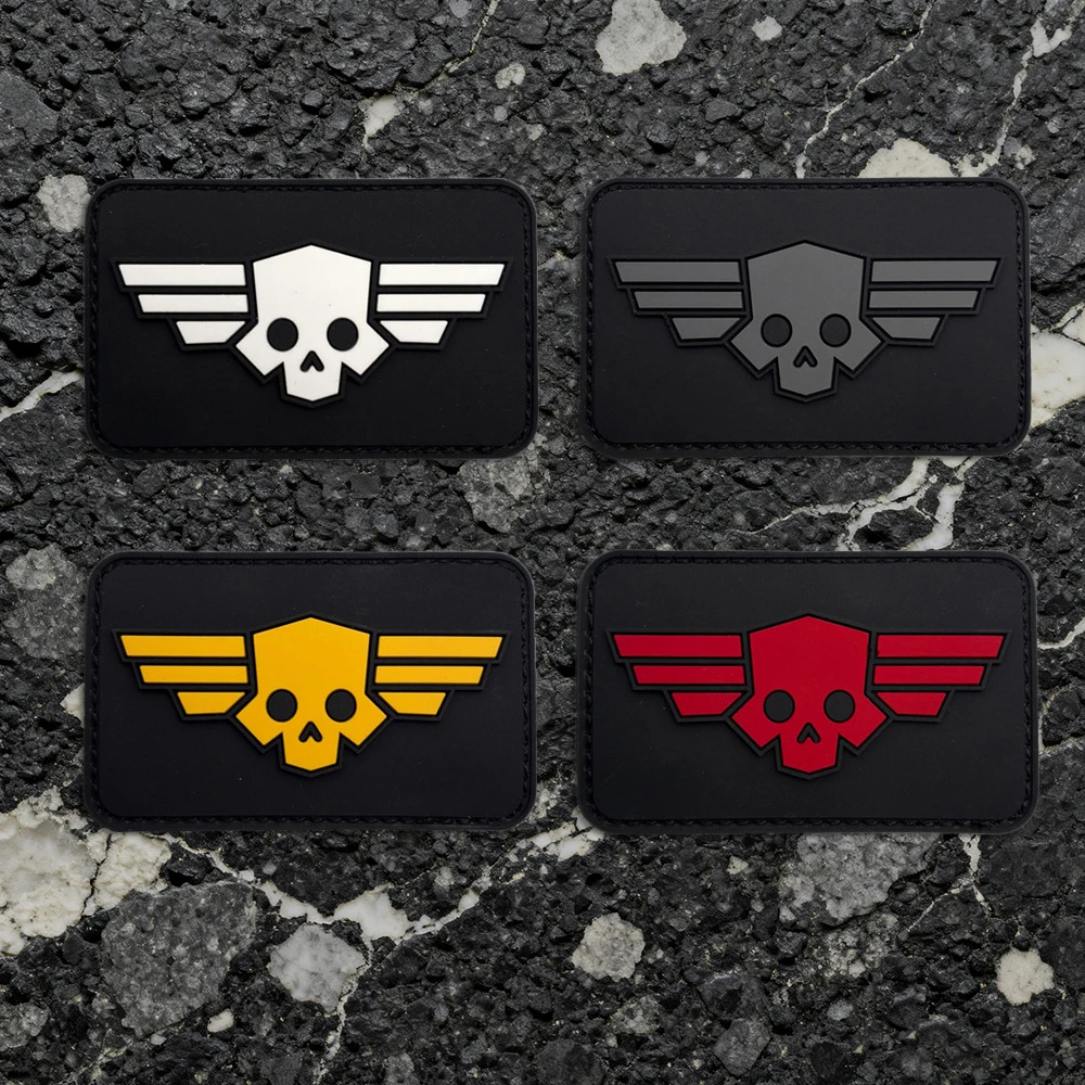 Doppelflügeliger Totenkopf PVC-Aufkleber-Patch, Weichgummi, mit Leuchteffekt im Dunkeln, Klettverschluss Taktisches Moral-Abzeichen - Patch - Mehrfarbig, Perfekt für Armbinden, Rucksäcke und
