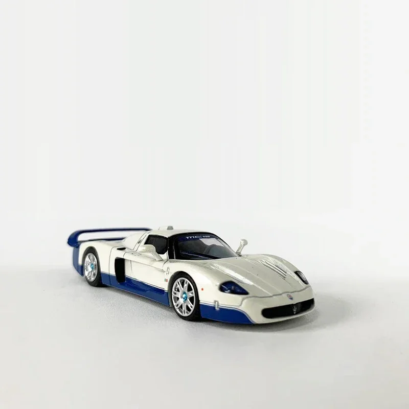 BBR โมเดลรถ1:64โมเดลรถ MC12อัลลอยด์หล่อขึ้นรูปของขวัญสำหรับสะสมรถสีขาวมุก