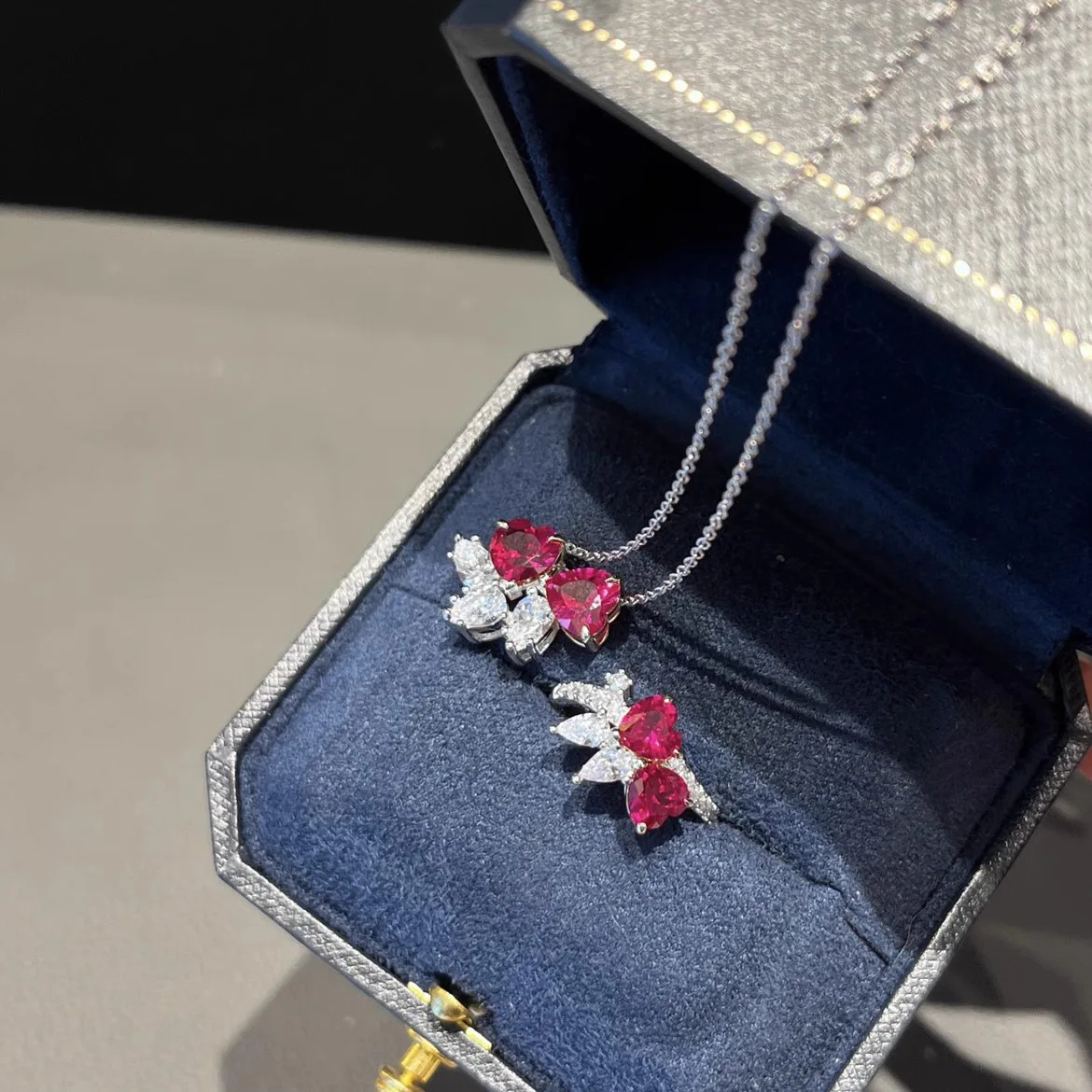 925 Reines Silber Roter Rubin Herzförmiges Schmuckset Exquisites Luxus-Hochzeitsgeschenk – Detail 9