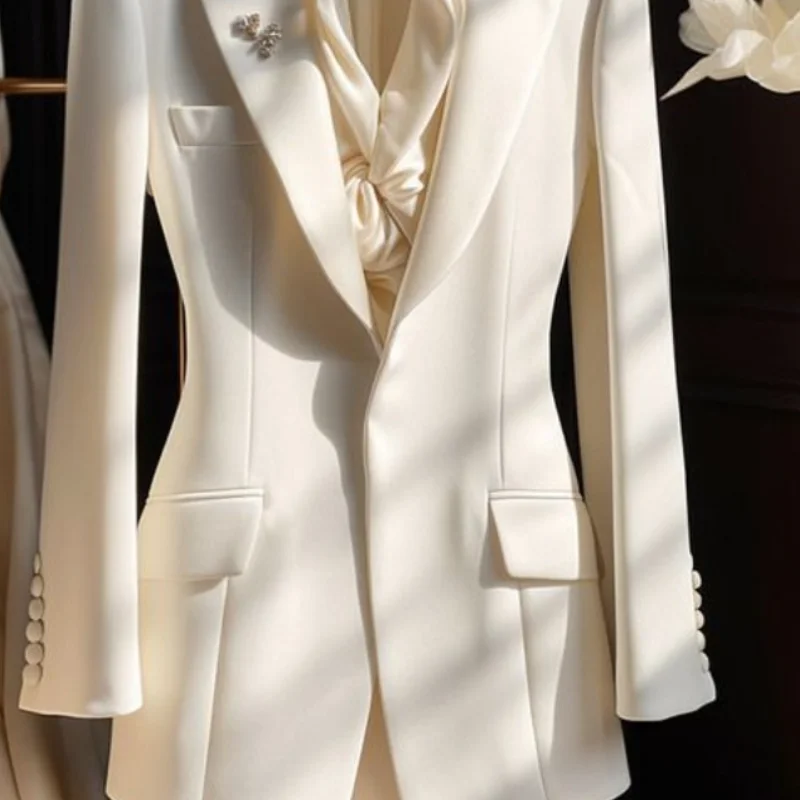 High-end Sense Fried Street Small Suit 2024 European High-end Fashion Small Fragrance Quality Waist White Suit Jacket Woman