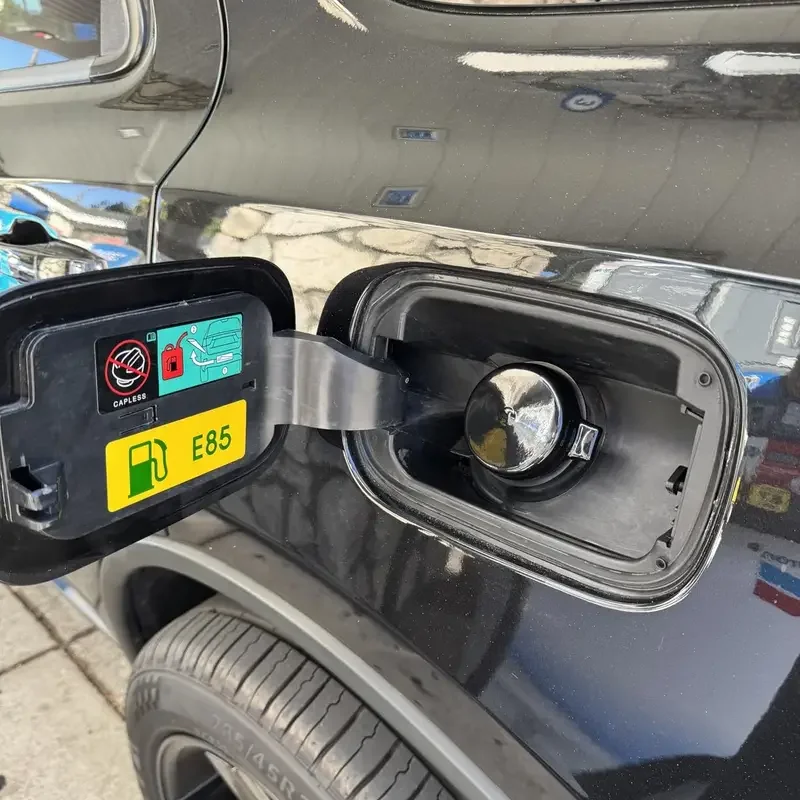 1 Stück 2,5-Zoll Tankdeckel Staubschutzabdeckung Schutzabdeckung mit Riemen Staubschutzdeckel für JEEP Dodge Ram Auto-Zubehör Großhandel – Detail 8