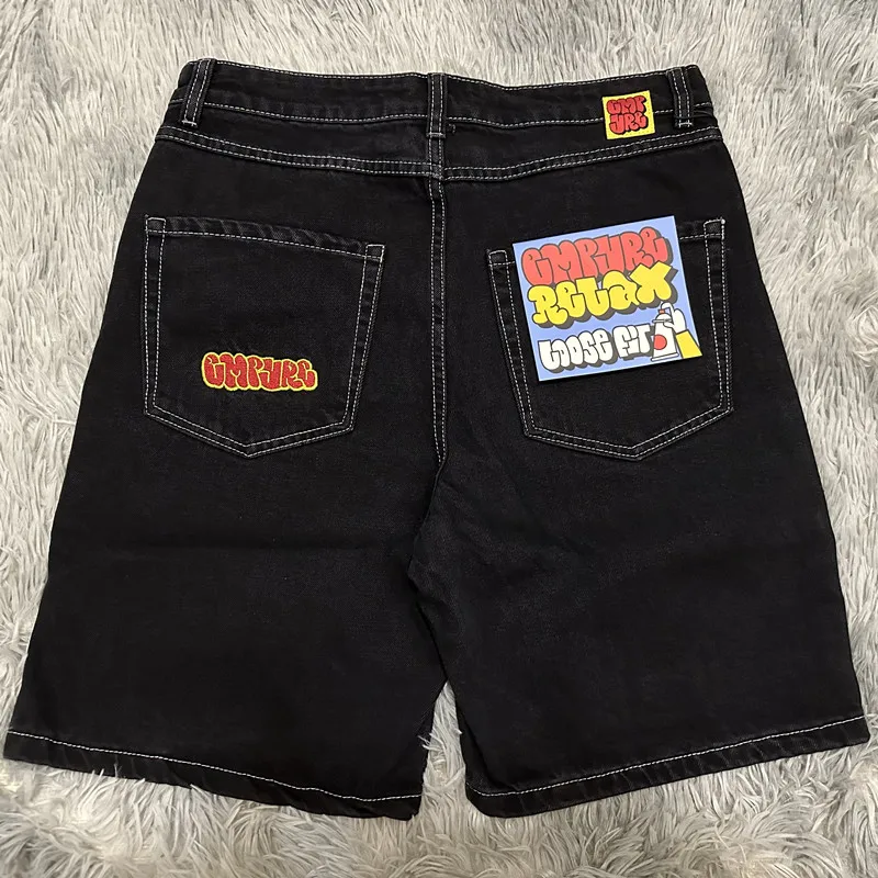 Black letter print mid-length shorts