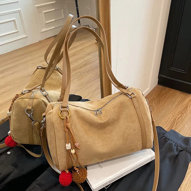 

2026 New Fashionable Matte Large Capacity Versatile Crossbody Bag for Women's Commuting