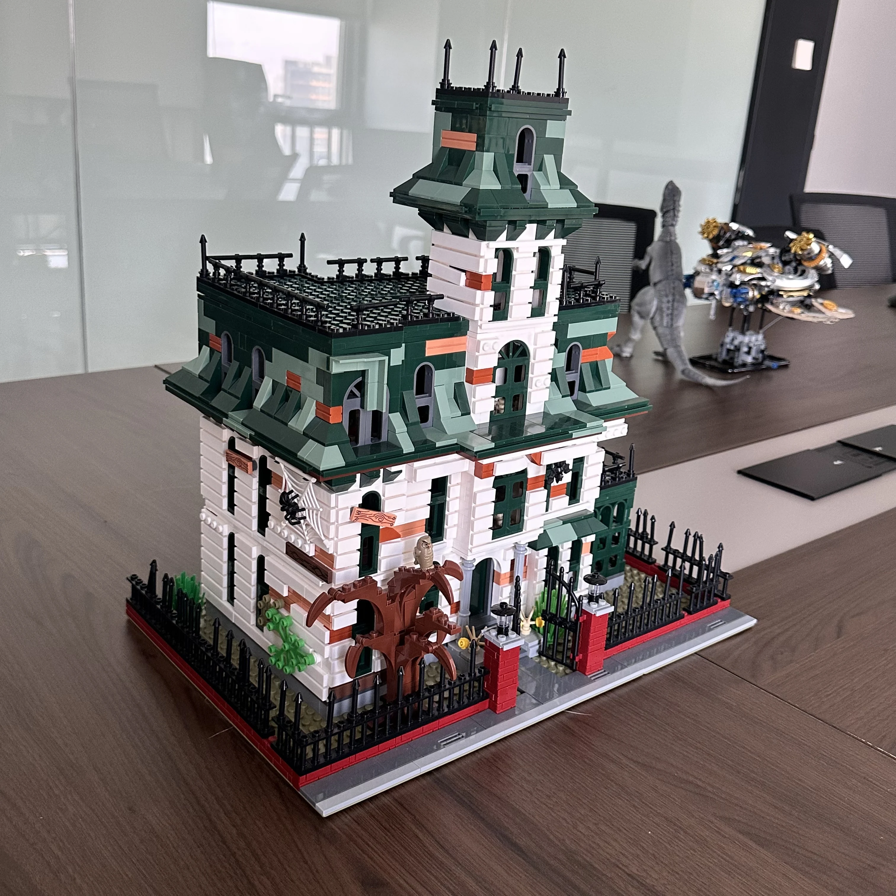 3378PCS Wednesday Addams House Building Blocks Haunted Manor Modular Model Assembly Toys Gift for Kid Adult Collection Decortion