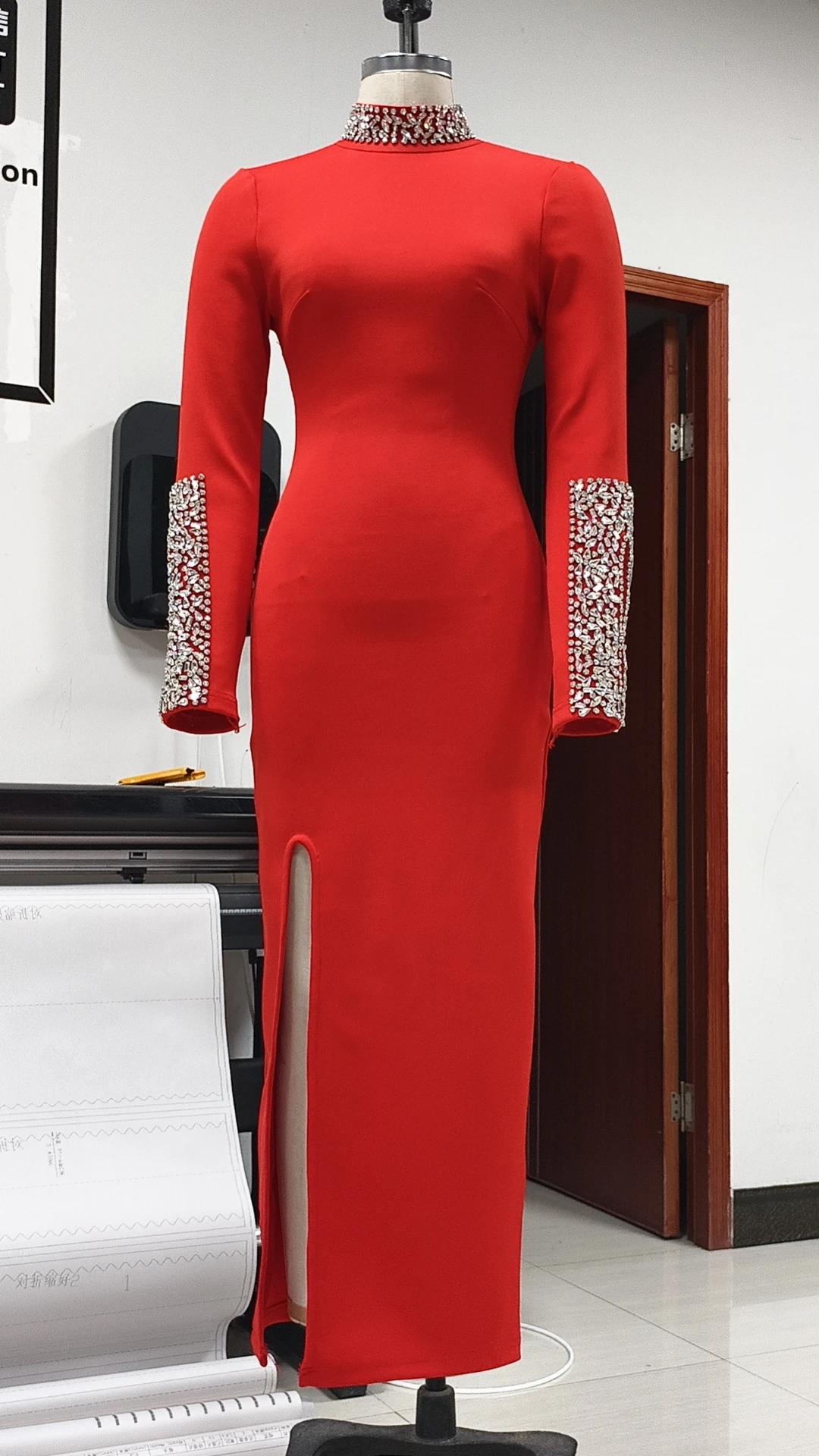 GORAFASHION Women\'s 2024 Red Long Sleeves Diamonds Tight Sexy Split Celebrity Cocktail Party Bandage Long Dress Maxi Gowns