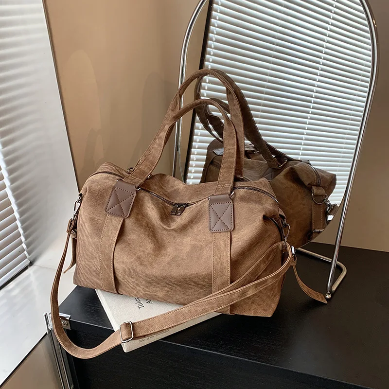 

Europe and the United States new fashion hand-held travel bag ladies new leisure storage bag large capacity messenger bag.