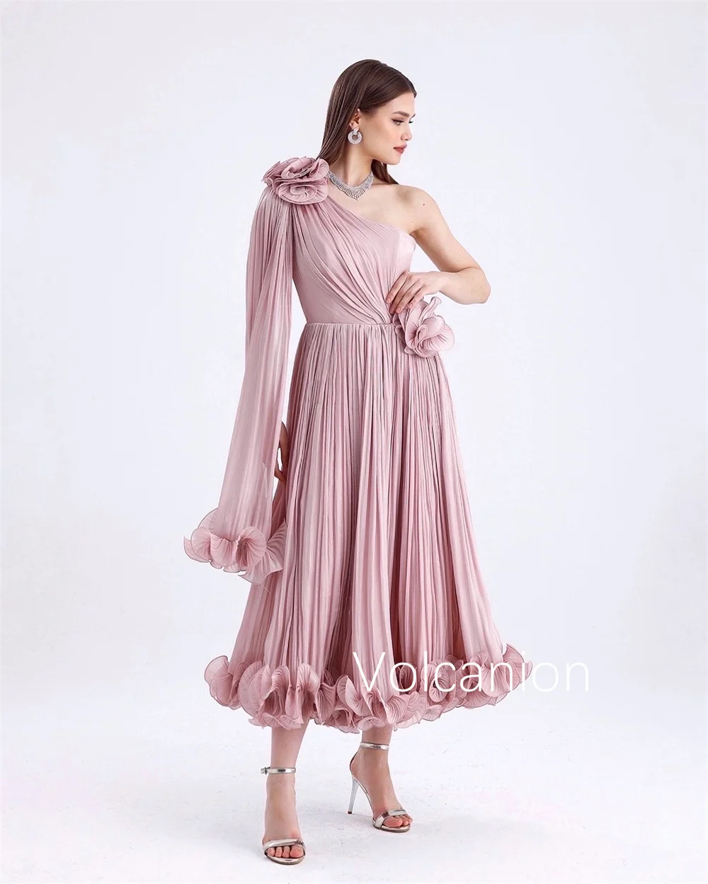 فساتين متوسطة الطول مزينة بالأورجانزا مخصصة على شكل حرف a بكتف واحد مناسبة مخصصة للحفلات الراقصة أزياء رسمية أنيقة