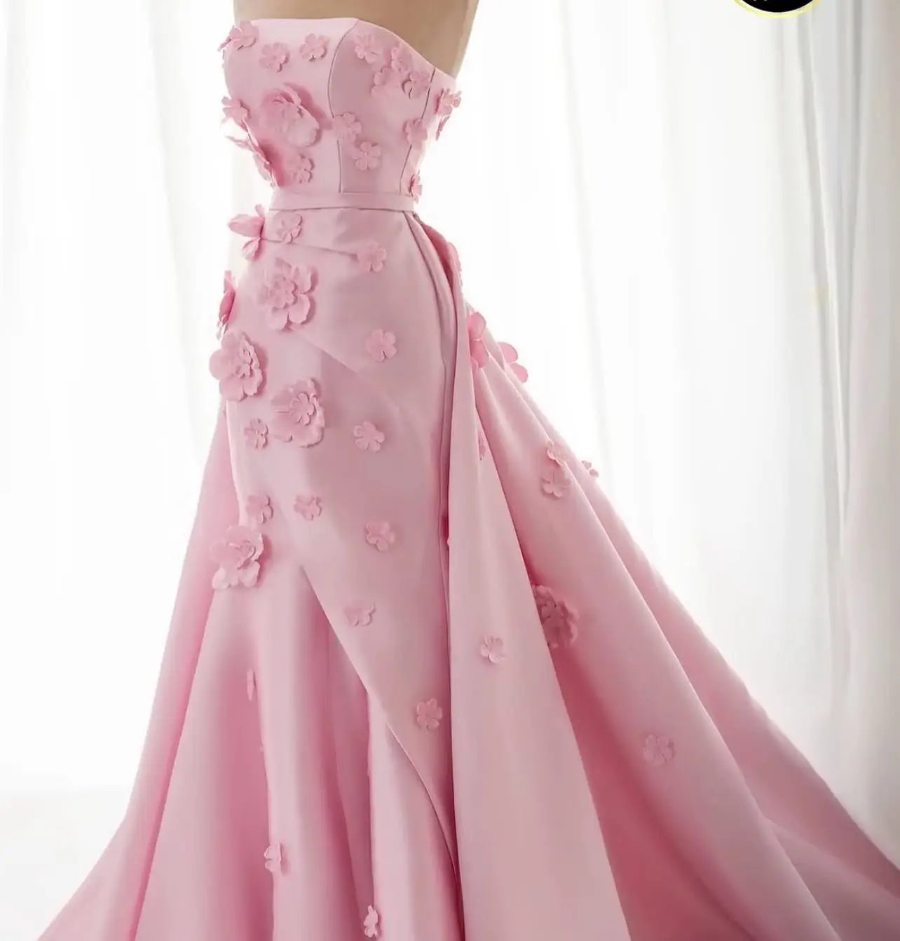 

2025 Custom Exquisite Strapless Sleeveless Satin Appliques Belt Mermaid Backless Open Back Floor Length Evening Dress