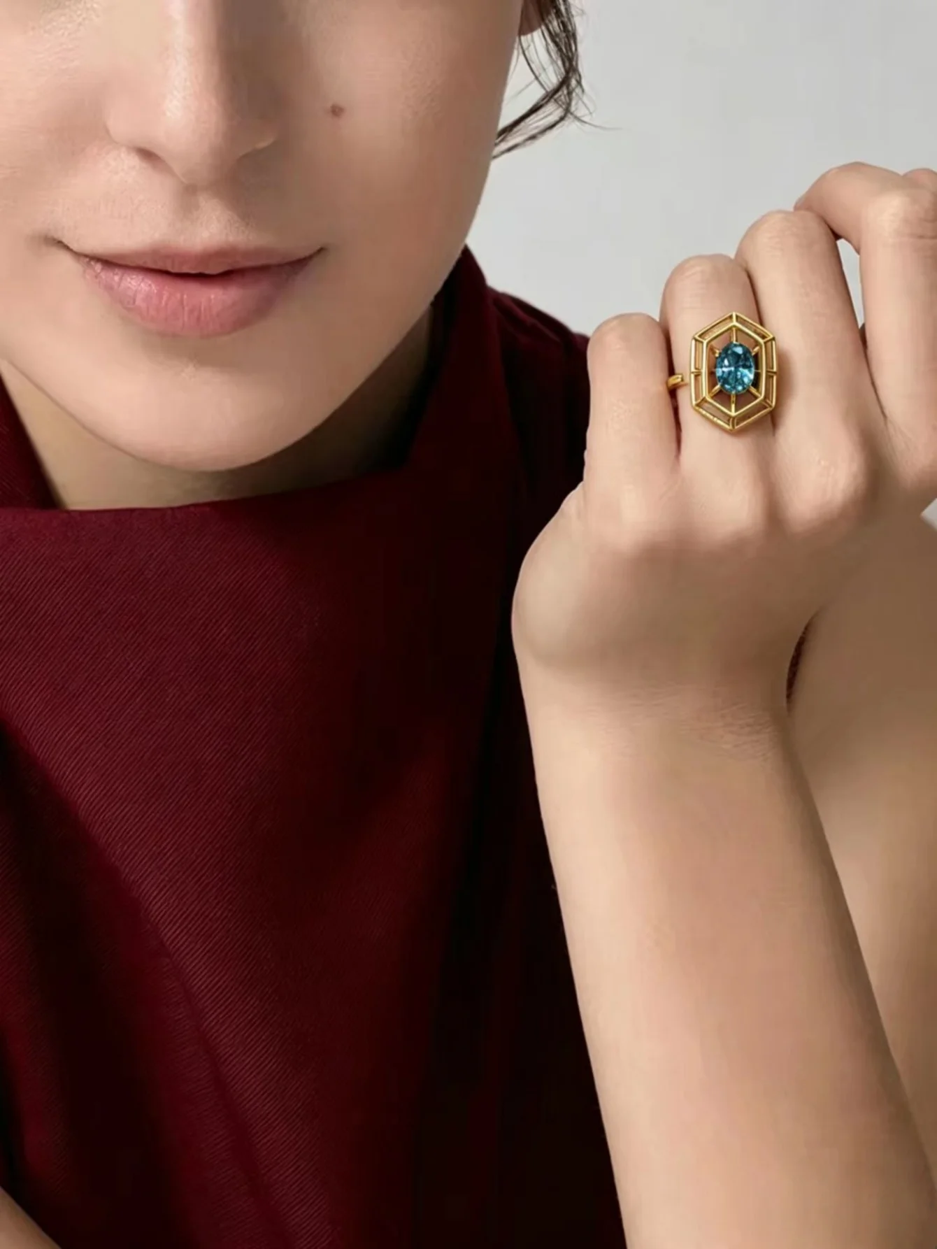 Ins Style Hexagon Openwork Ring Light Blue Zircon Accent Minimalist Statement Finger Ring Trendy Daily Wear Jewelry for Women