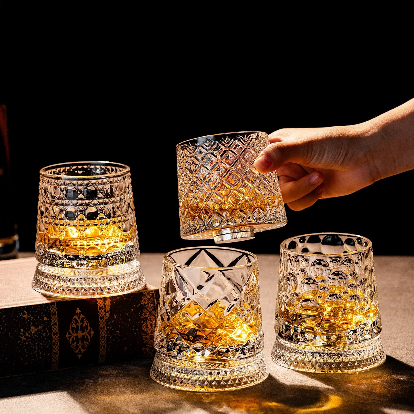 Vaso de whisky de vidrio, vaso para licor doméstico con base giratoria de 360 grados