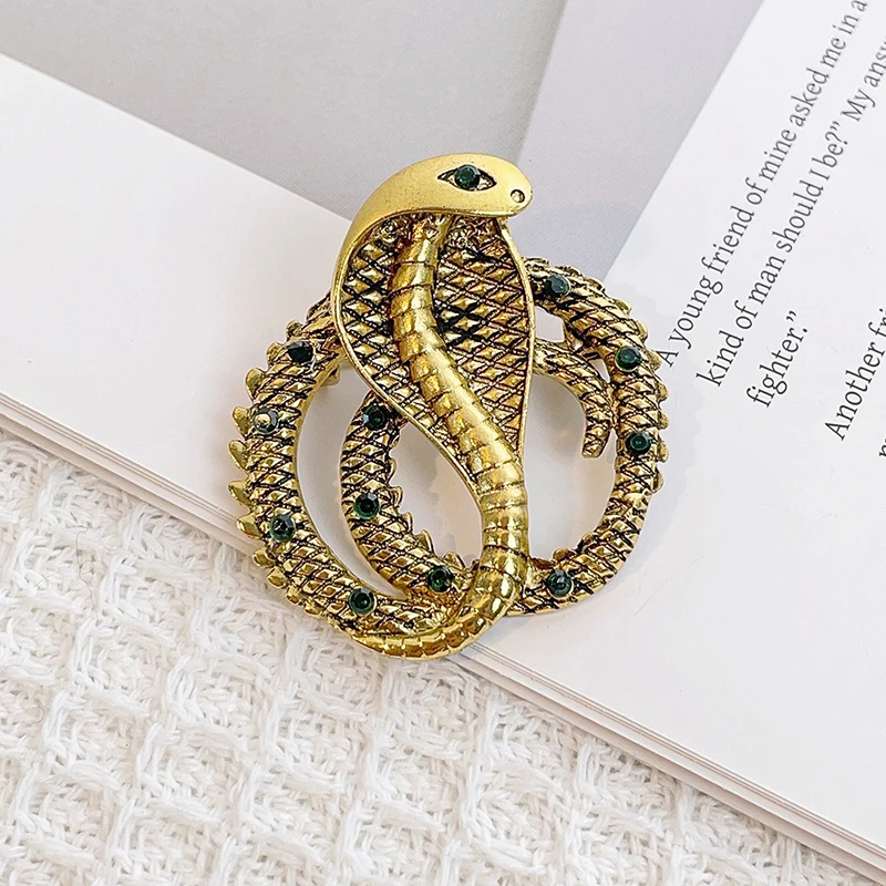 Strange Novelty Snake Shaped Alloy Brooch Prank Banquet Prom Women's Decor Dress Ornament Lapel Pins Jewelry Accessories Gift