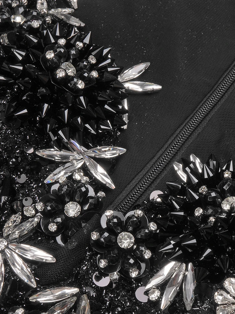 ثوب مسائي أسود ترتر على شكل قلب جميل فستان طويل مجوف منخفض القطع وأكمام طويلة تفاصيل زهور الماس Bodycon