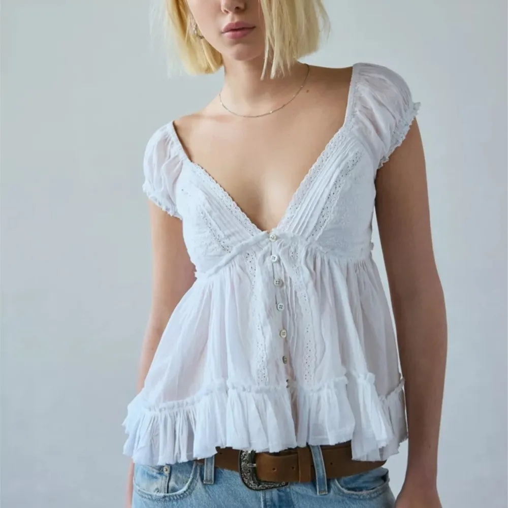 

Elegant Summer Vest Solid Color Loose Fashion Sweet Elegant V-neck Short-sleeved Hollow Backless Single-breasted Lace Top