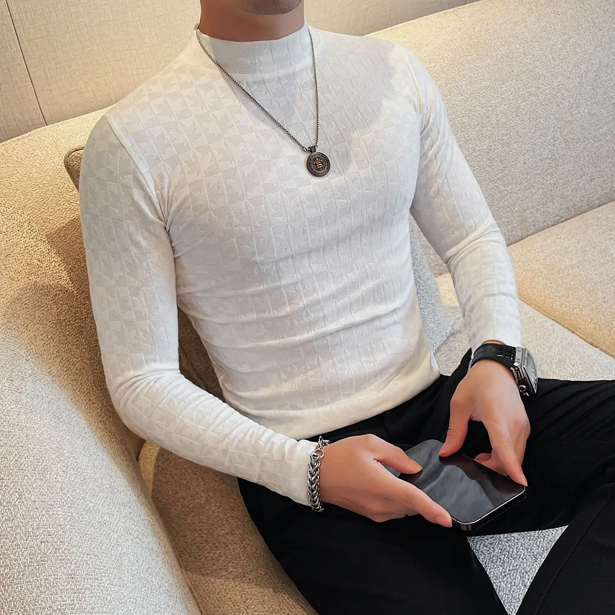 Jacquard-T-Shirt mit halbhohem Halsausschnitt und langen Ärmeln für Herren im Frühling und Herbst, neuer trendiger und modischer, schlanker, vielseitiger Pullover mit mittlerem Ausschnitt