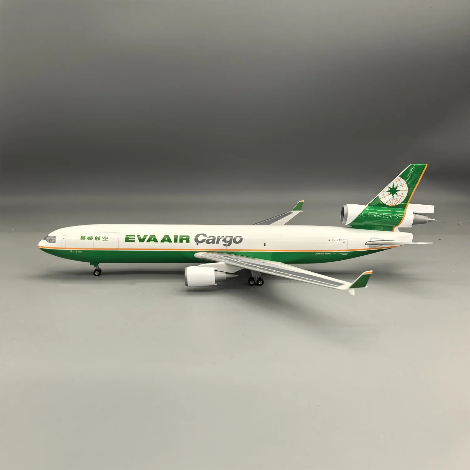 

47CM Eva Air Cargo MD-11 collectible aircraft 1:130 Scale Plane Model With Landing Gear Aviation Enthusiasts Gift Souvenir Plane
