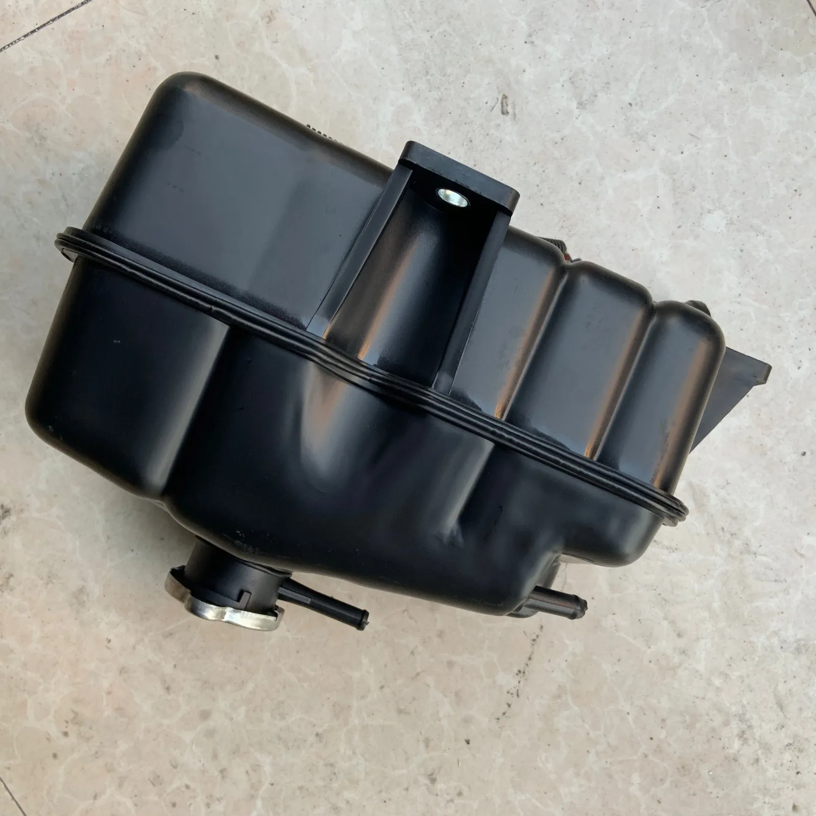 Water Tank For HINO 700 PROFIA Truck Heavy Duty Cooling Radiator Spare Parts