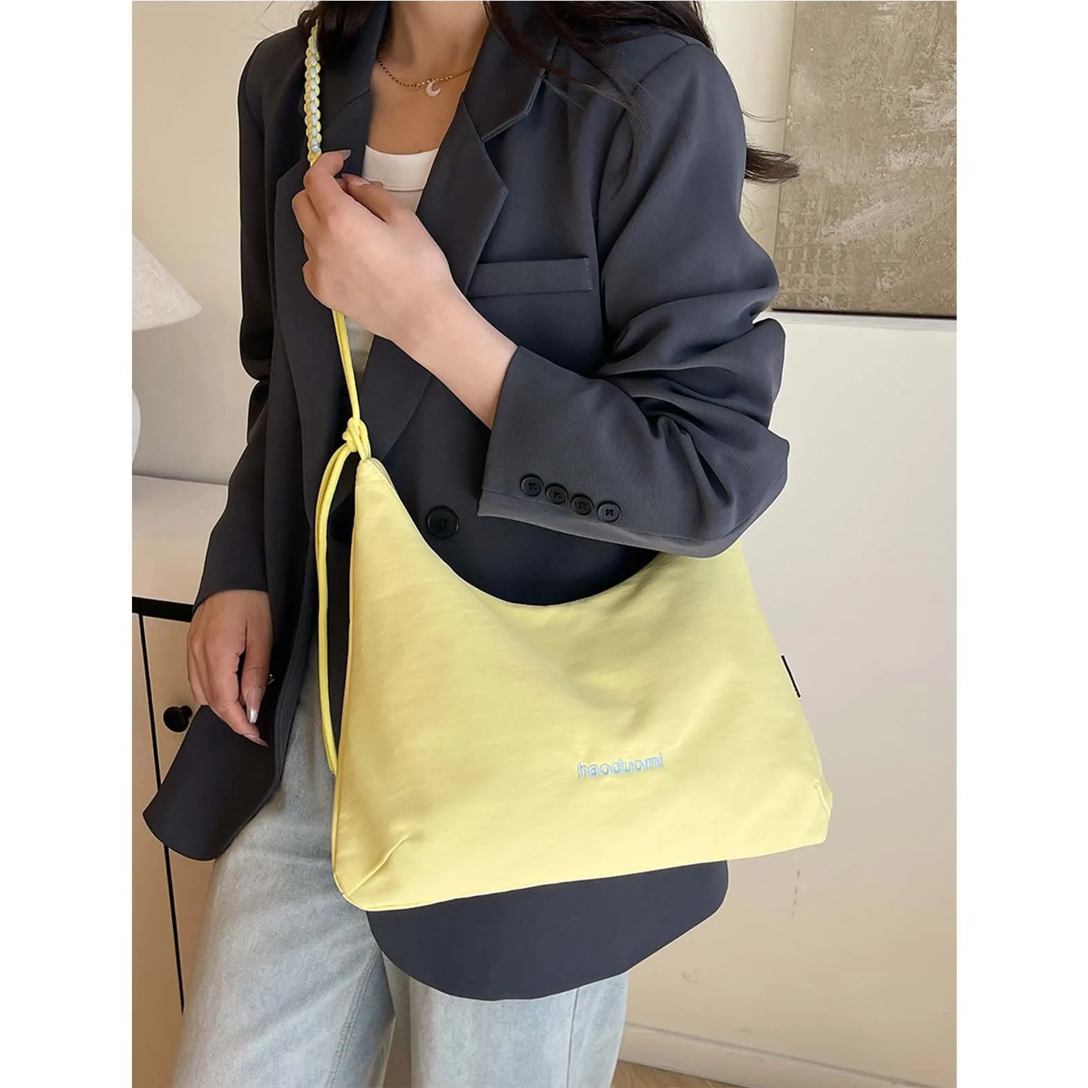 

2025 Summer New Universal Large Capacity Outdoor Women's Bag Casual Versatile Nylon Soft Shoulder Cross Shoulder Handbag