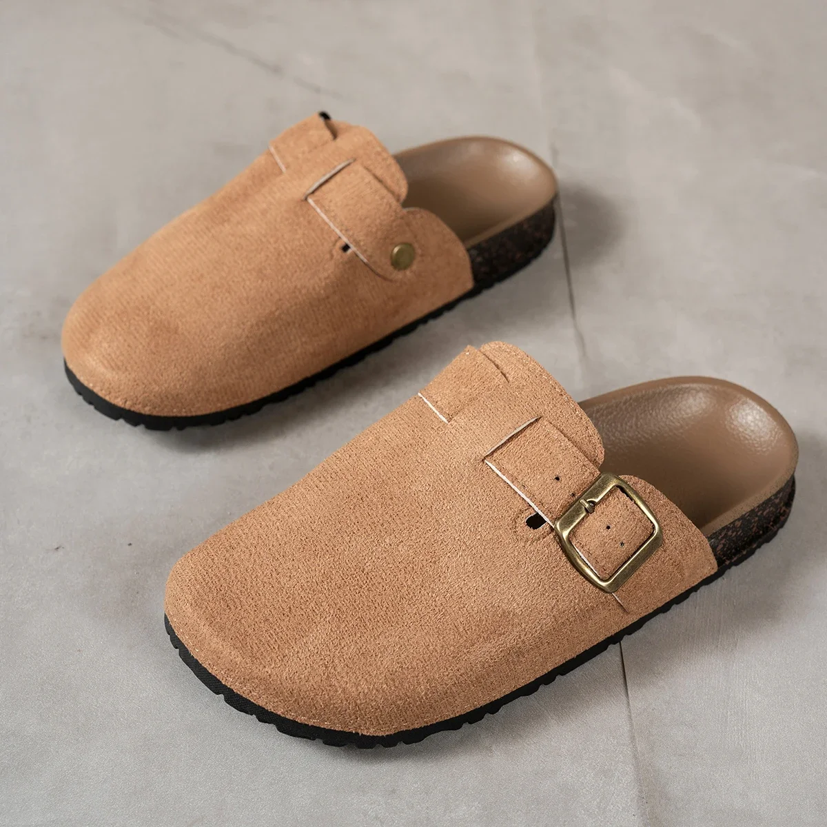 Damen Wildleder Clog Mule Pantoletten mit Verstellbarer Schnalle, Geschlossener Zehenpartie, Rückenfreie Flache Schuhe für Innen und Außen, Freizeit-Schuhe – Detail 19
