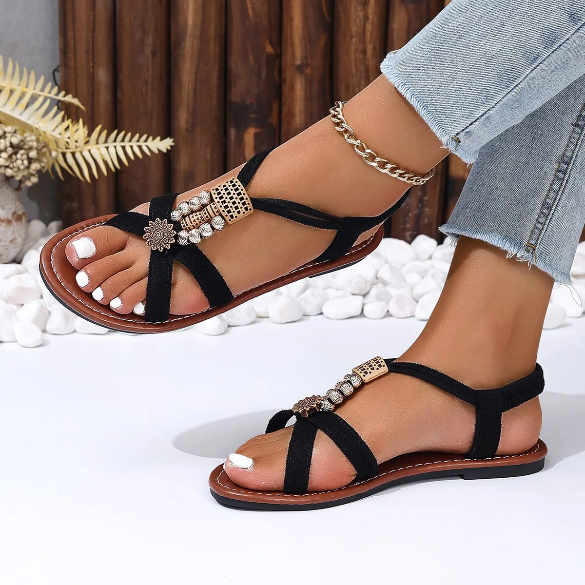 2024 Sommer heiß verkaufen Damen Sandalen Mode Open Toe römische Damen Sandalen einfarbig Perlen Low Heel Damen Sandalen