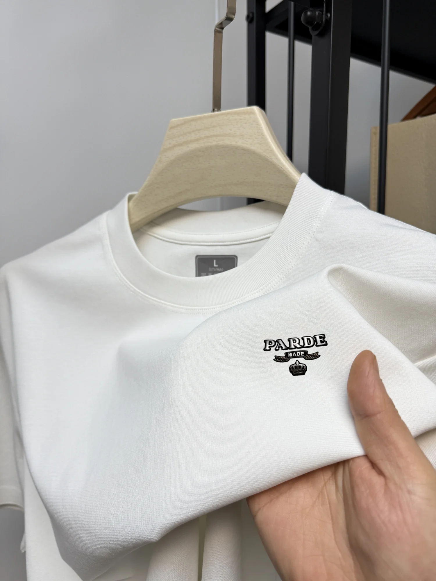 

2025 summer new men's fashionable high-quality shortsleeved casual comfortable breathable exquisite badge round neck T-shirt top