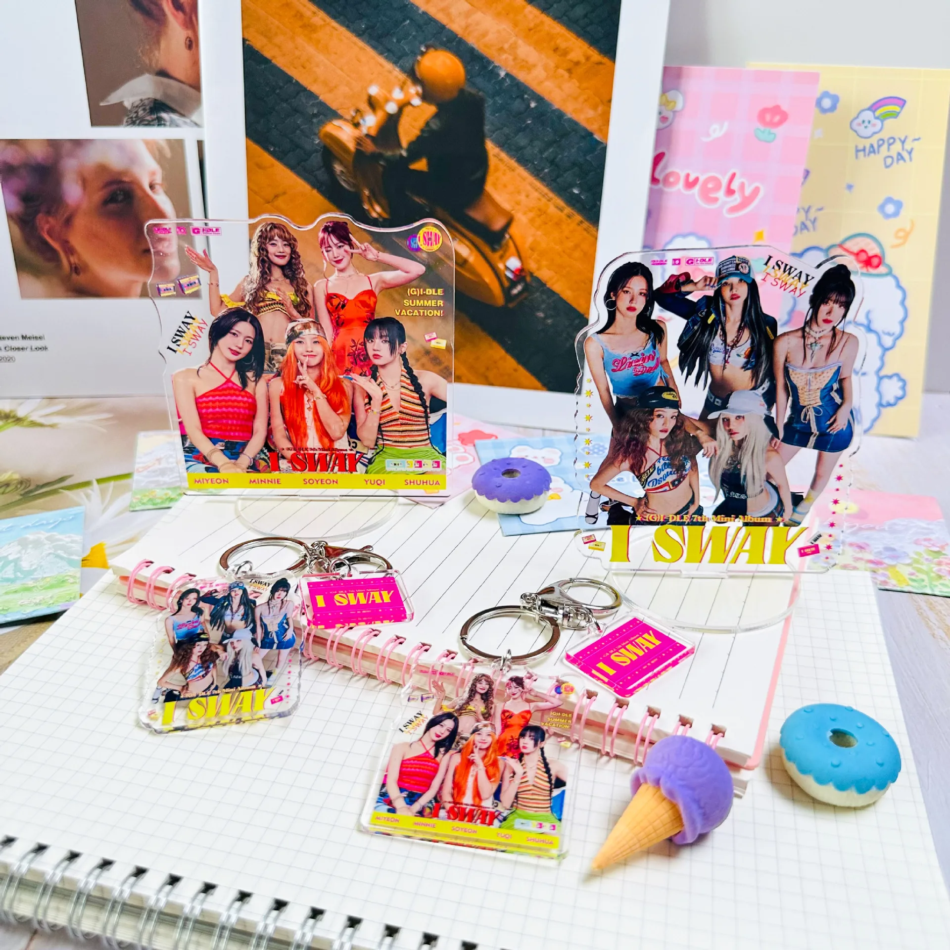 

2Pcs/Set KPOP (G)I-DLE I SWAY Mini Album New Acrylic Keyring Standee Soyeon Miyeon Shuhua Figure Model Bag Accessories Fans Gift