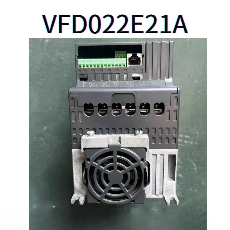 Gebrauchter Original VFD022E21A Wechselrichter einphasig 220V 2,2K ok getestet