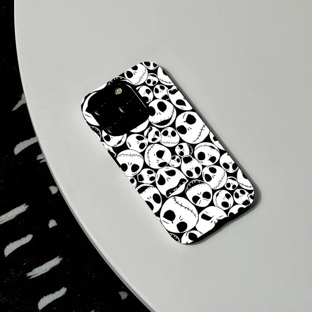 Etui na telefon z motywem filmu Miasteczko Halloween (Nightmare Before Christmas) z Jackiem, twarde, wykonane z PC, do iPhone'a 16 Pro Max, 17, 16, 15, 14, 13, 12, 11 Pro Max Plus, błyszczące, z wysokiej rozdzielczości (HD). — zdjęcie produktu 4