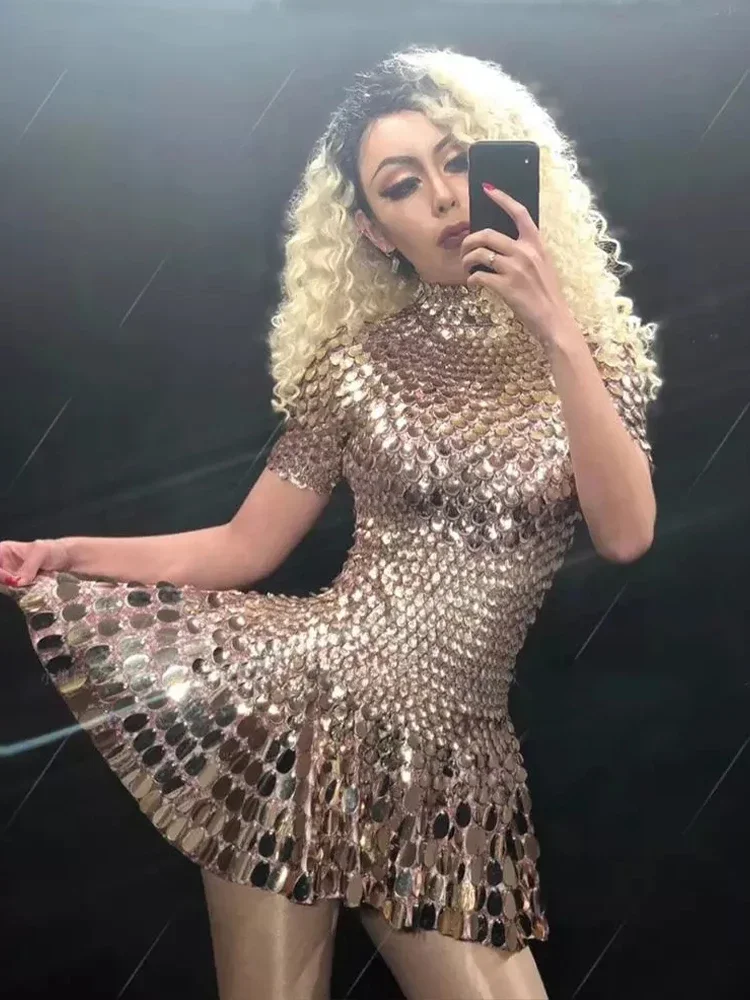 Minivestido brillante de lentejuelas para mujer, traje con diamantes de imitación para celebración de cumpleaños, vestidos plateados, leotardo Sexy para club nocturno, 2023