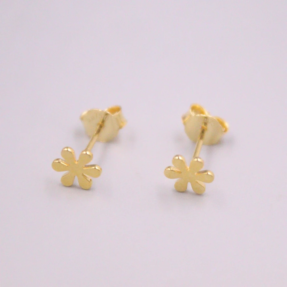 Real Pure 18K Yellow Gold Stud Women Lucky Smooth Flower Small Earrings 0.81g