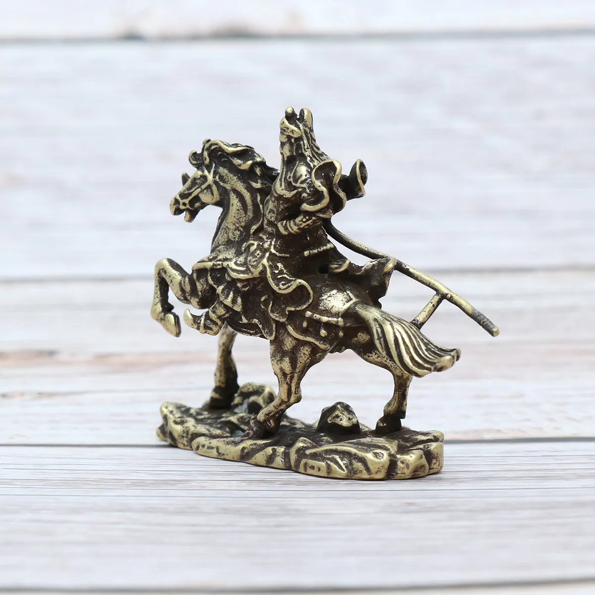 Chinese Ancient General Guan Ornament Premium Brass Craft Desktop Decoration for Home Office Restaurant Car Retro Metal Adorn