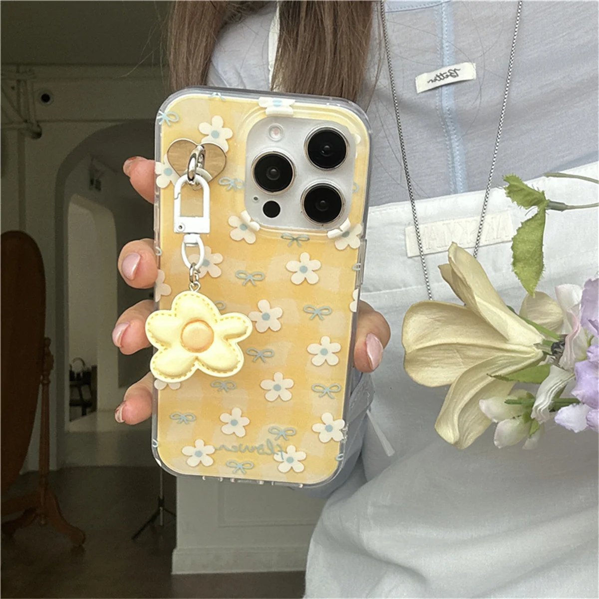 

Korean Ins Cute Flower Phone Case For iPhone 16 Pro 13 14 15 Pro Max Cover with Pendant Shockproof Cases 15Pro Lovely Funda