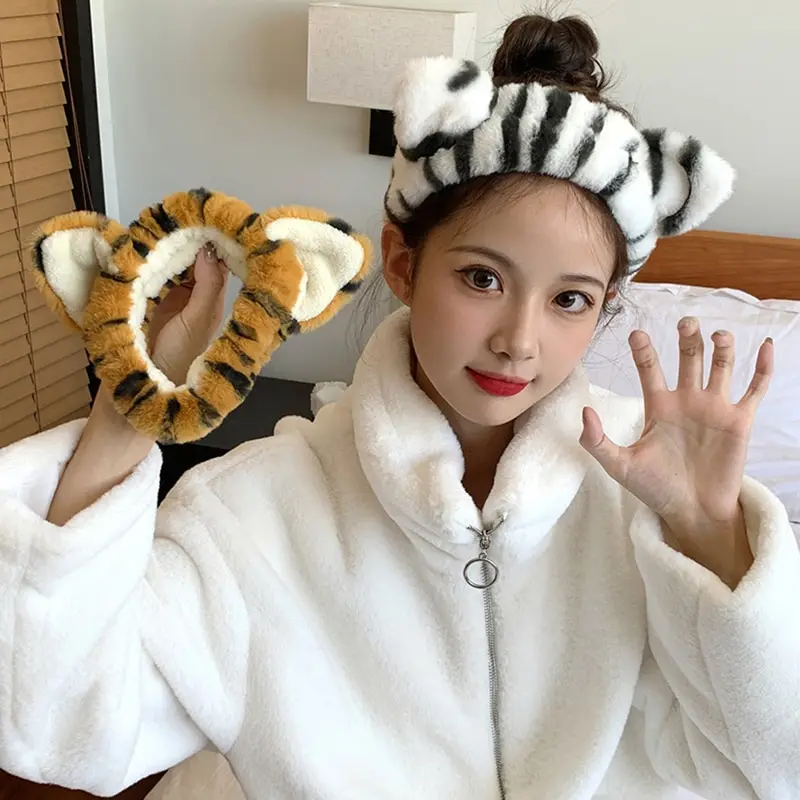 Kocie uszy pałąk dla kobiet wzór tygrysa makijaż Wash Hairband dziewczyny pluszowe czyste elastyczne Turban do włosów opaski do włosów akcesoria do włosów
