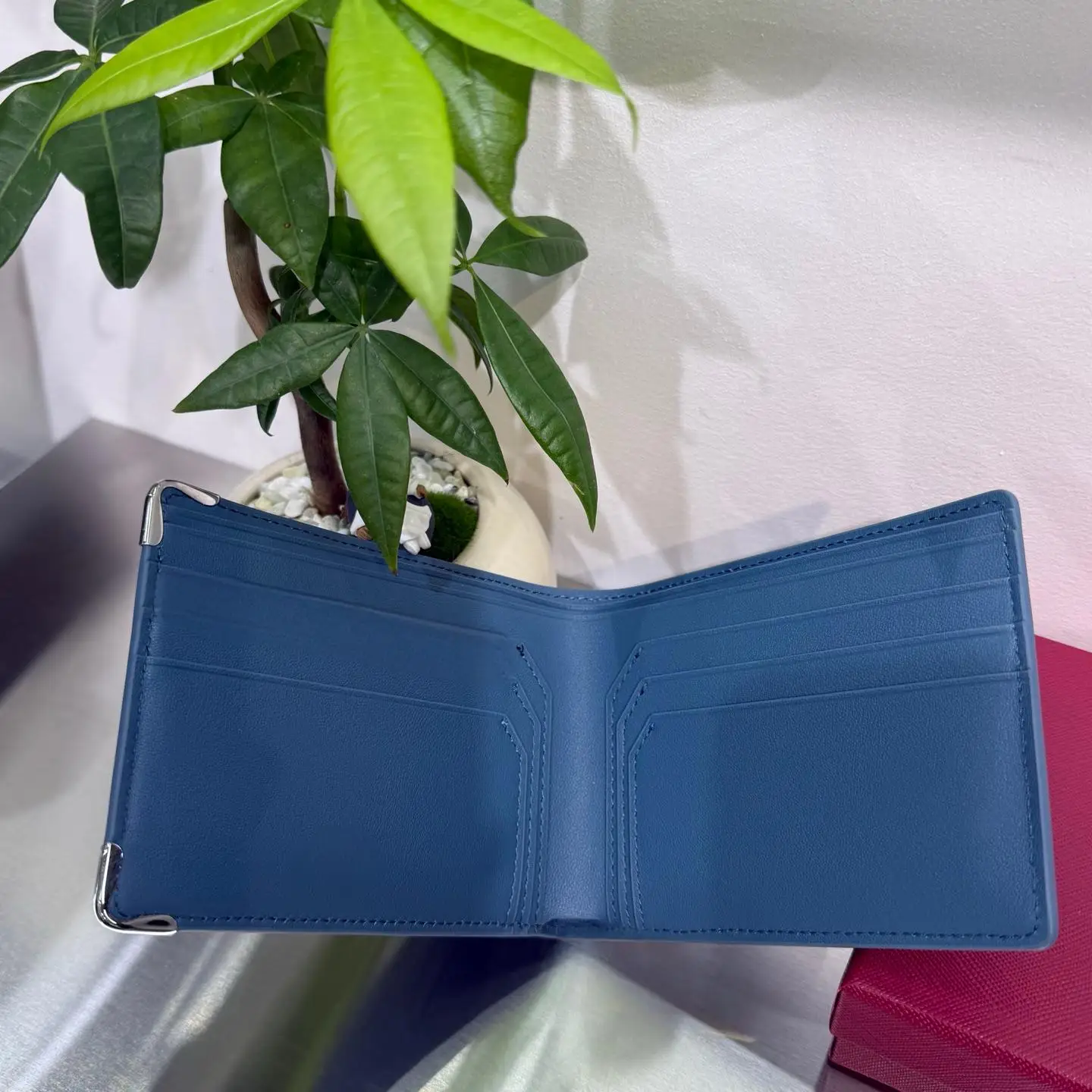 This Stylish and Luxurious Wallet/card Holder Is Crafted From Top-grain Calfskin and Features A Simple Yet Sophisticated Design.