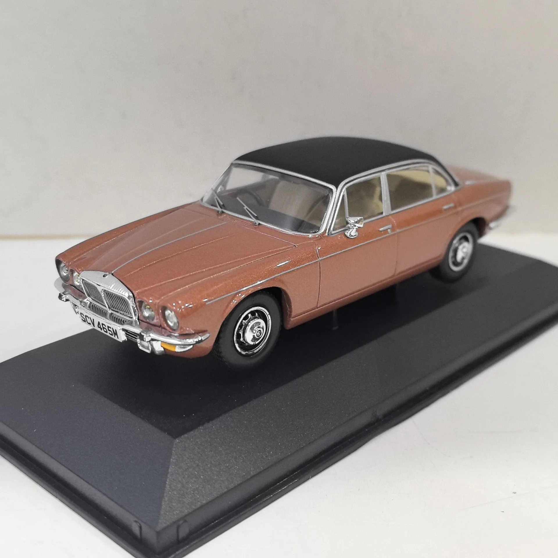 

Diecast CORGI Paparazzi 1/43 Scale JAGUAR Alloy Car Model Collectible Toy Gift Souvenir Display Ornament