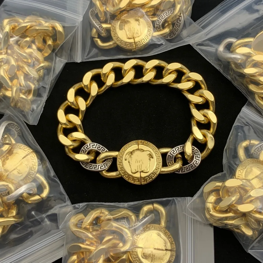 سوار أنيق جديد لعام 2025 بتصميم رائع عالي الجودة للنساء يسلط الضوء على هدية مجوهرات مثالية على الطراز المتطور