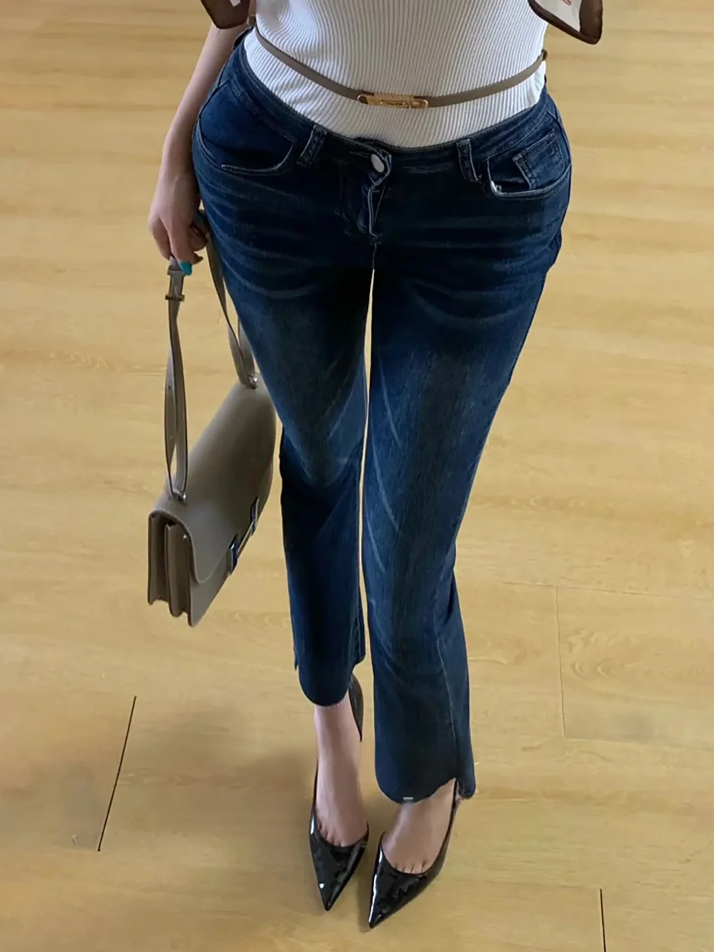 

Американские джинсы-клеш в стиле Hot Girl с асимметричным высоким поясом, женские, облегающие, с эффектом подтяжки бедер, укороченные, из эластичного хлопка.